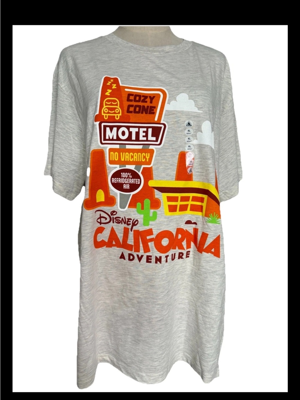 Disney, Disneyland California Adventure Cars Cozy Cone Motel T-Shirt X-LARGE